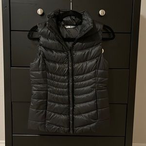 The North Face women’s Aconcagua vest in black, NWOT